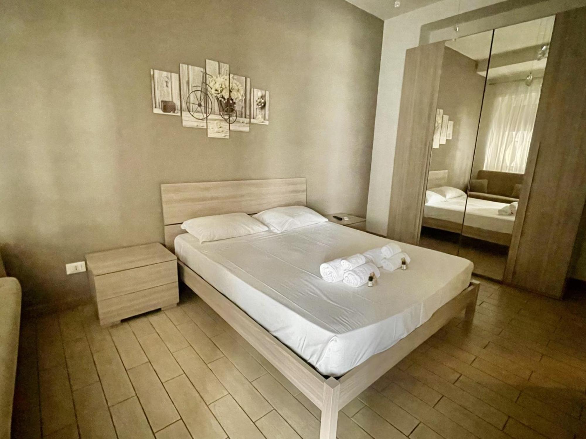 Domus Laterani By Jfm - Comfortable Apartment Big Terrace Colosseo Rome Exterior photo